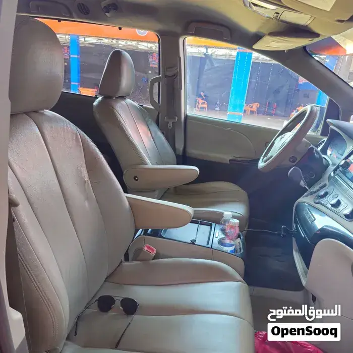 Toyota Sienna 2012 photo 4