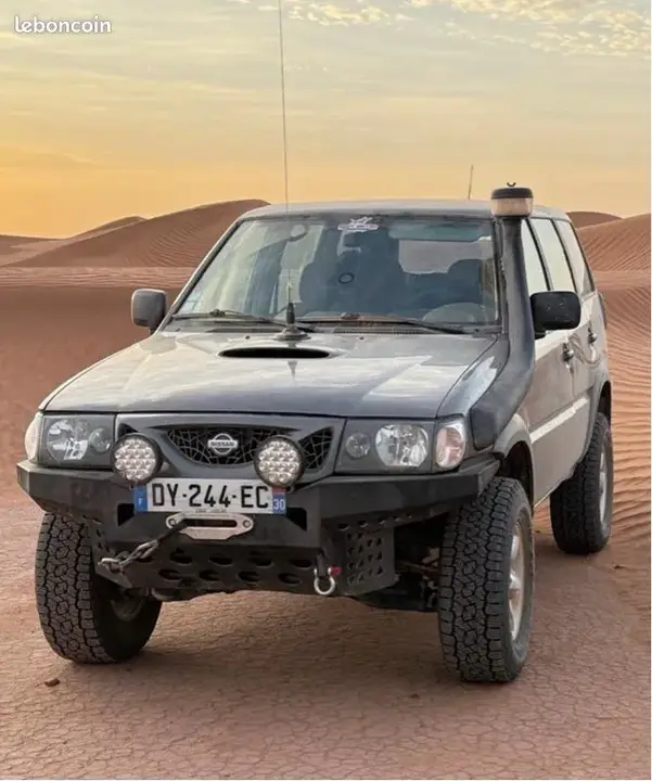 Nissan Terrano 2000 photo 2