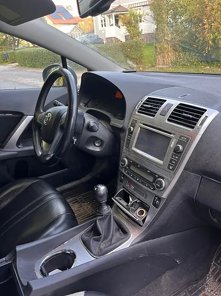 Toyota Avensis 2012 photo 2
