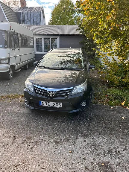 Toyota Avensis 2012 photo 3