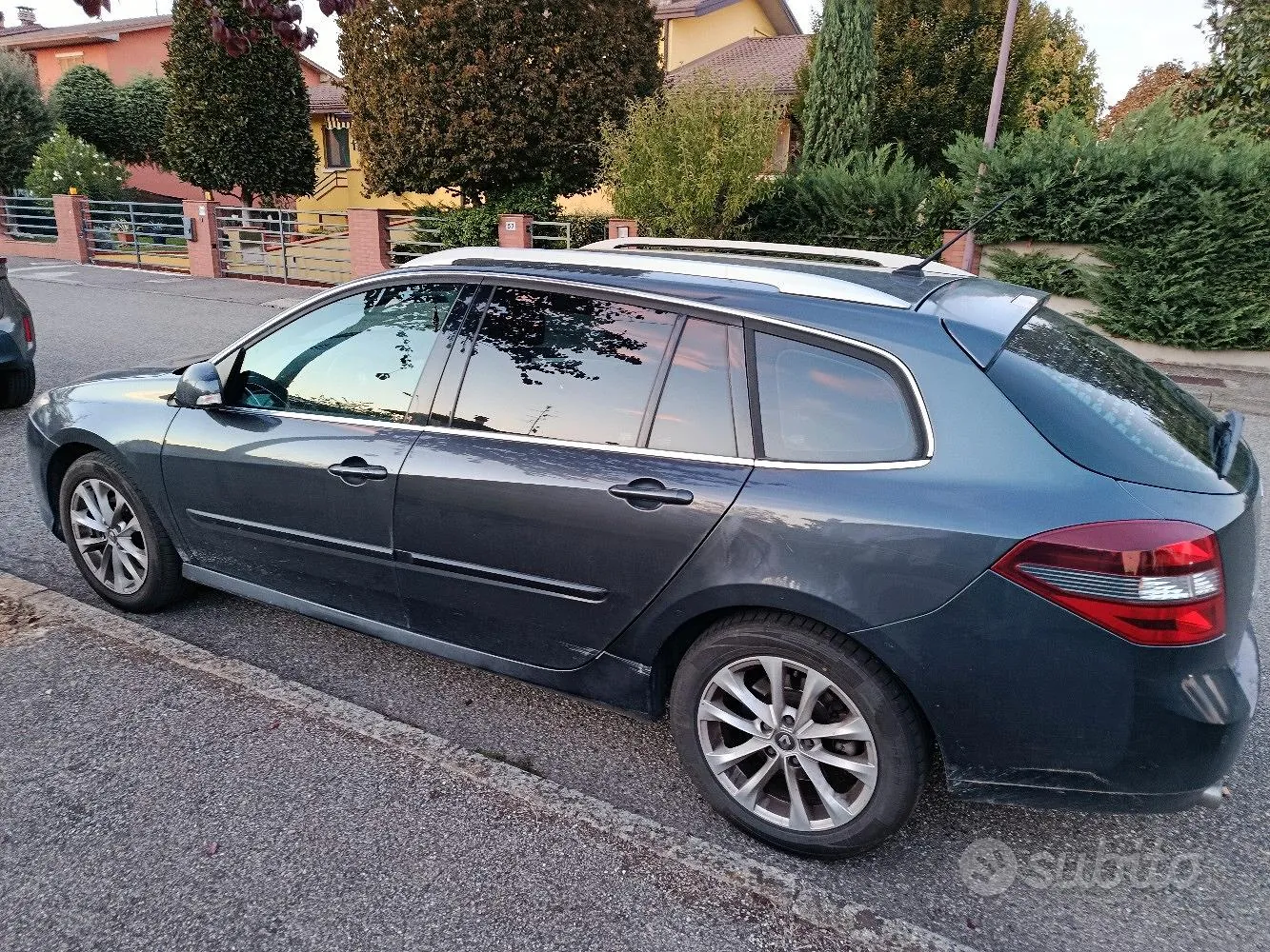 Renault Laguna 2012 photo 4