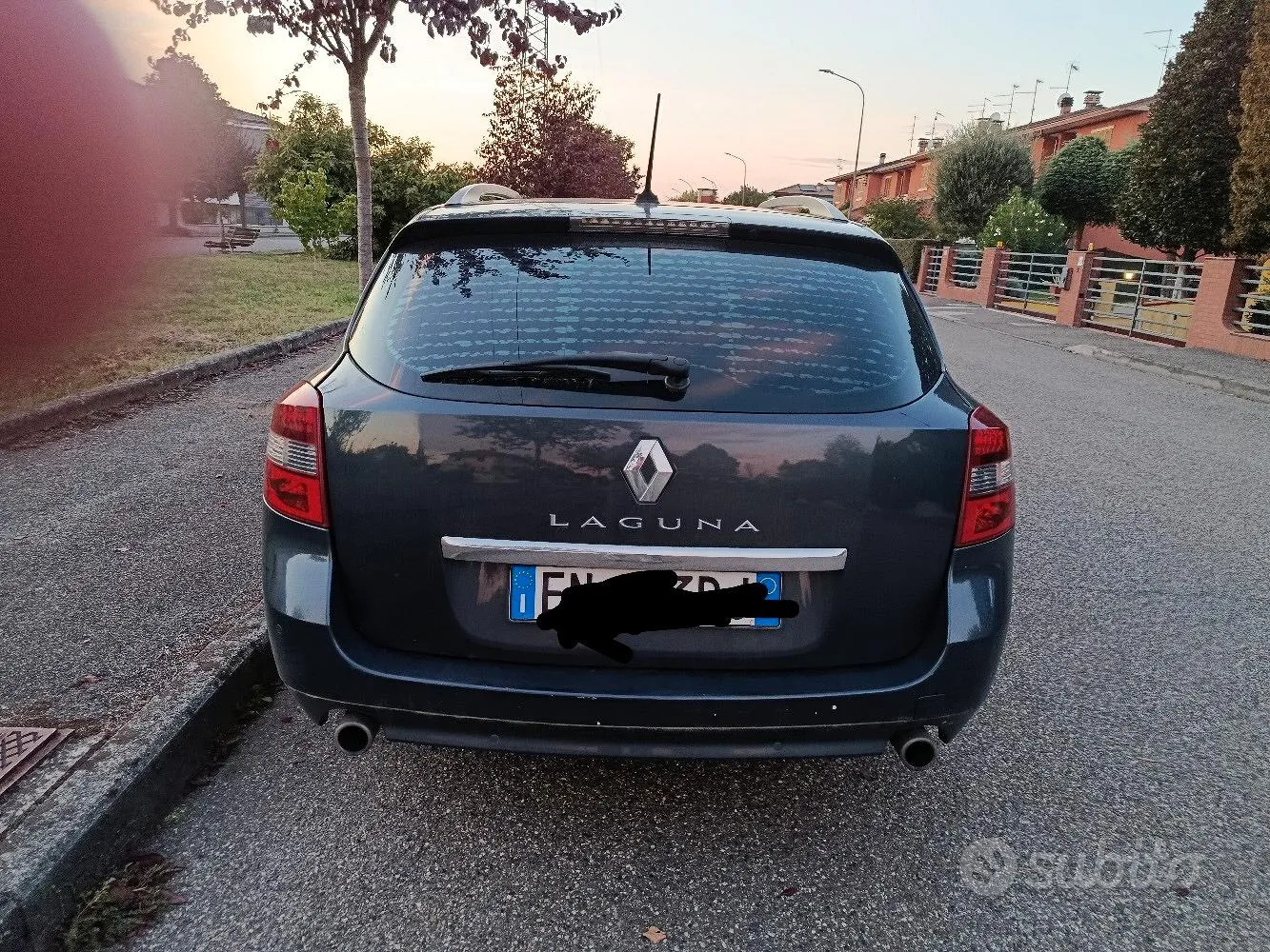 Renault Laguna 2012 photo 2