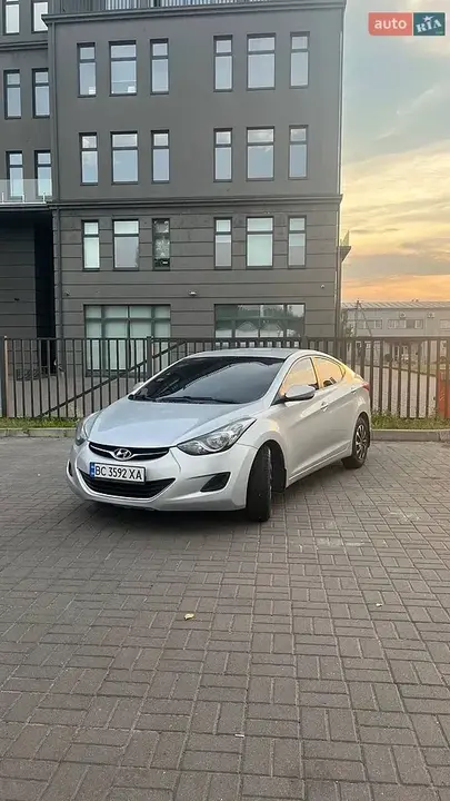 Hyundai Elantra 2011 photo 2