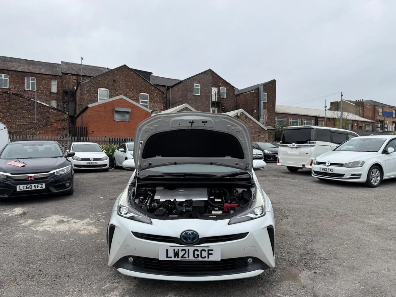 Toyota Prius 2021 photo 2