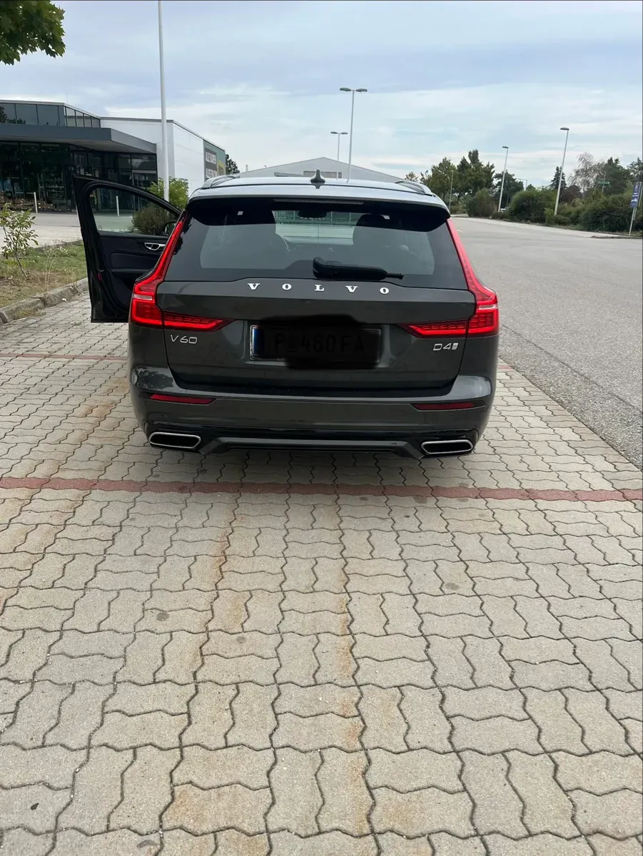 Volvo V60 2020 photo 2
