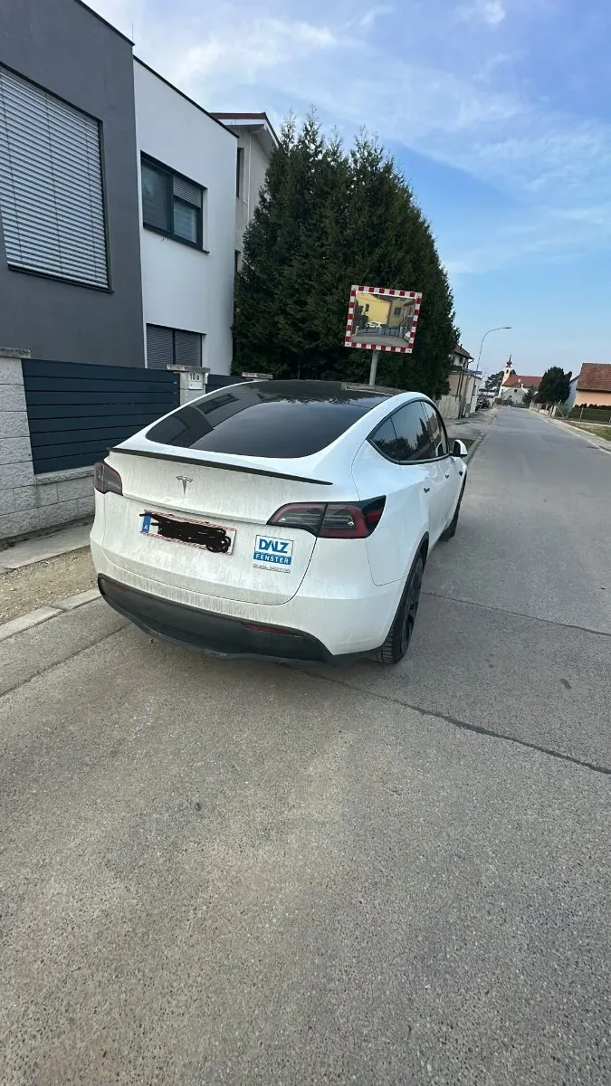 Tesla Model Y 2022 photo 3