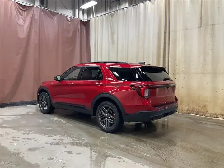 Ford Explorer 2026 photo 2