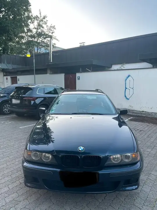 BMW 523I
