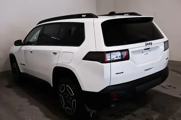 Jeep Cherokee 2026 photo 4