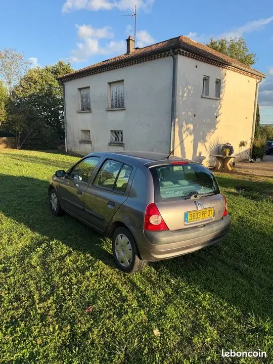 Renault Clio 2002 photo 2