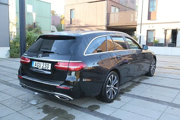 Mercedes-Benz E300 2021 photo 2