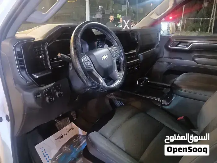 Chevrolet Silverado 2023 photo 3
