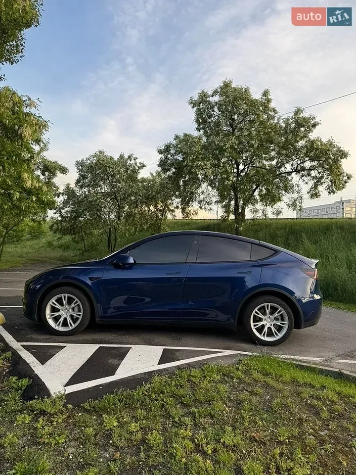 Tesla Model Y 2023 photo 2