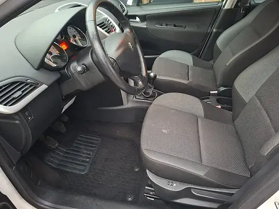Peugeot 207 2012 photo 5