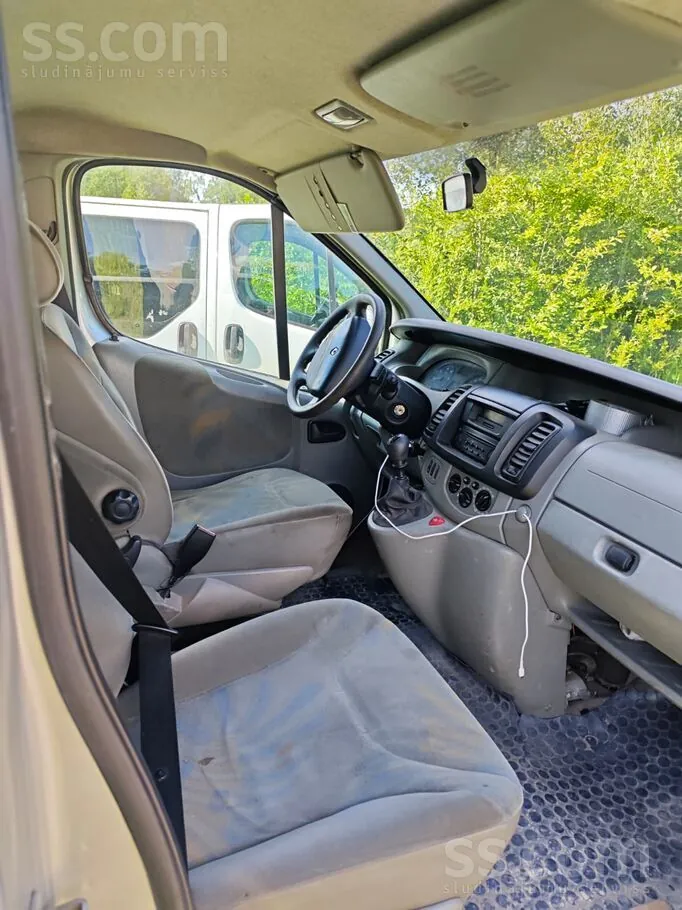 Renault Trafic 2005 photo 2