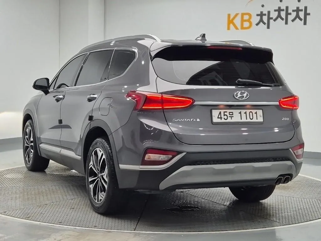 Hyundai Santa Fe 2019 photo 2