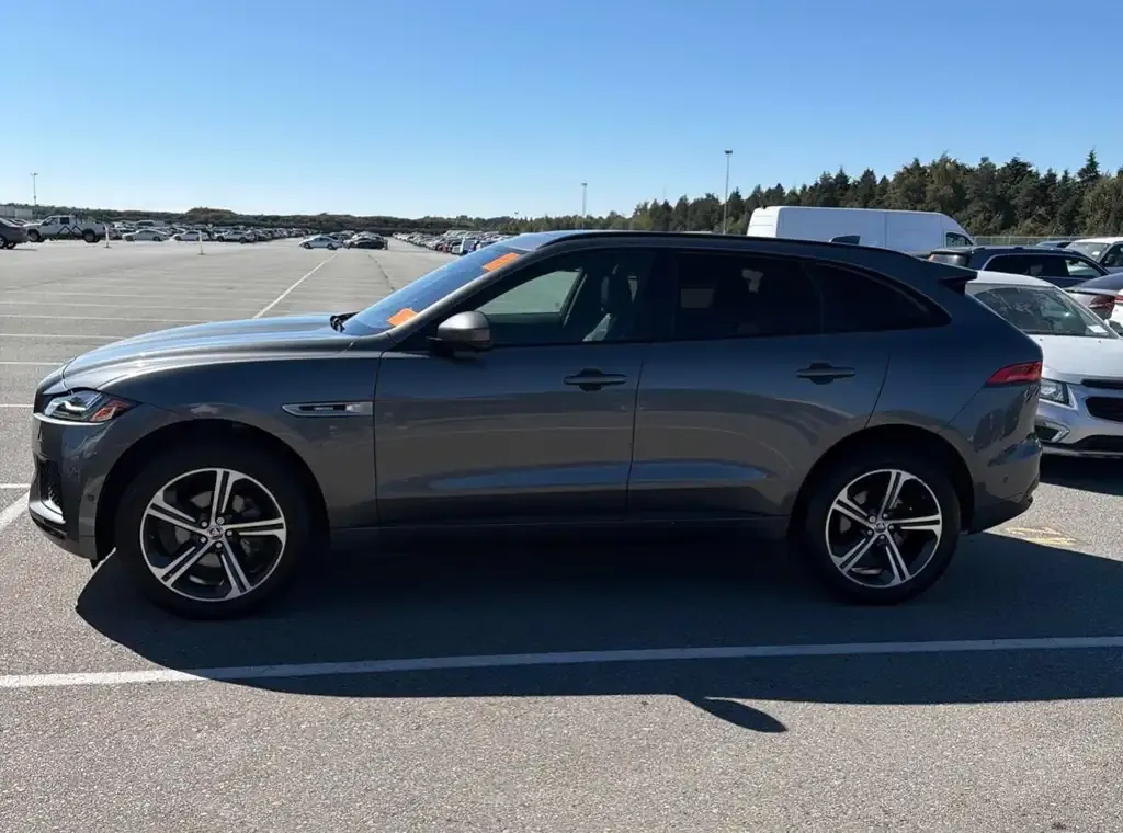 Jaguar F-Pace 2017 photo 2