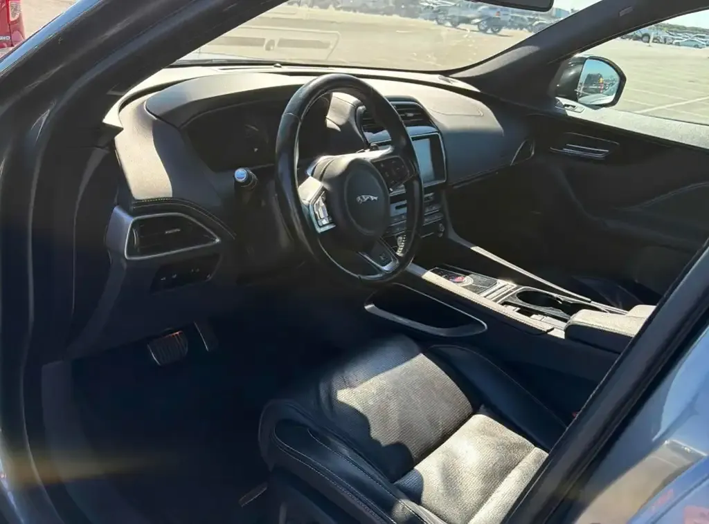 Jaguar F-Pace 2017 photo 5