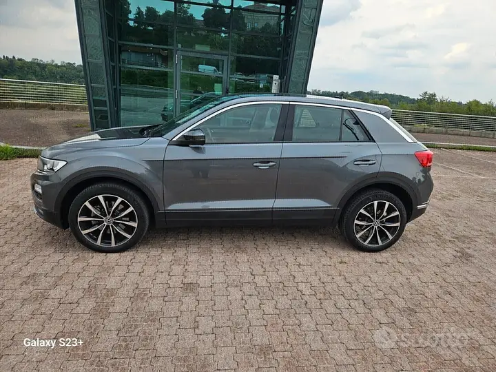 Volkswagen T-Roc 2022 photo 2
