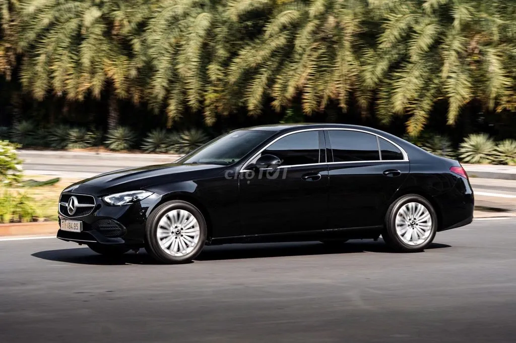 Mercedes-Benz C-Class 2025 photo 3