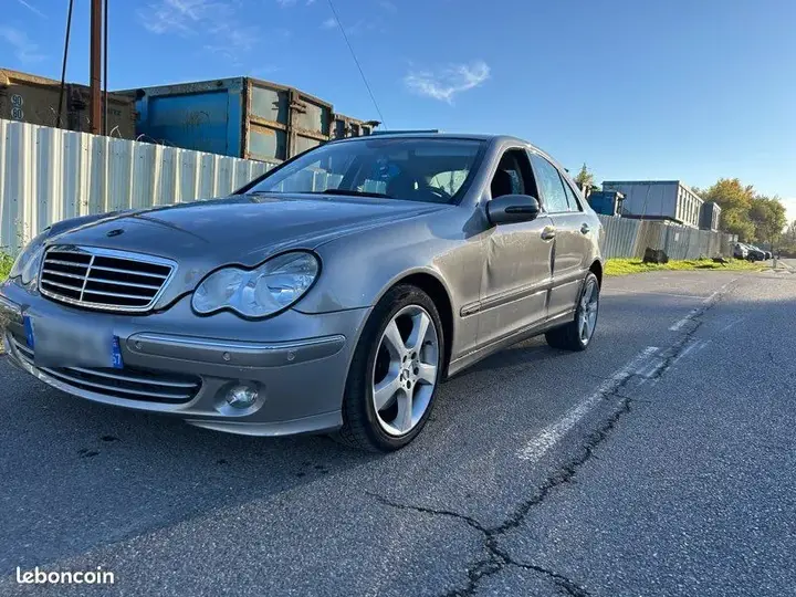 Mercedes-Benz C-Class 2005 photo 2