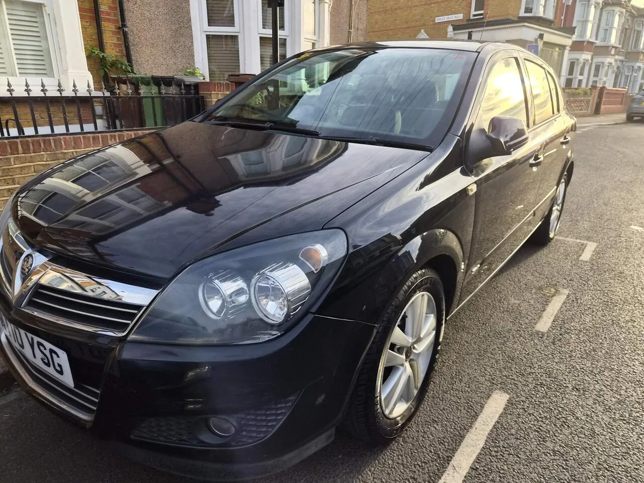 Vauxhall Astra 2010 photo 2