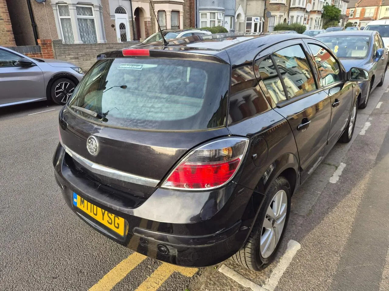 Vauxhall Astra 2010 photo 3