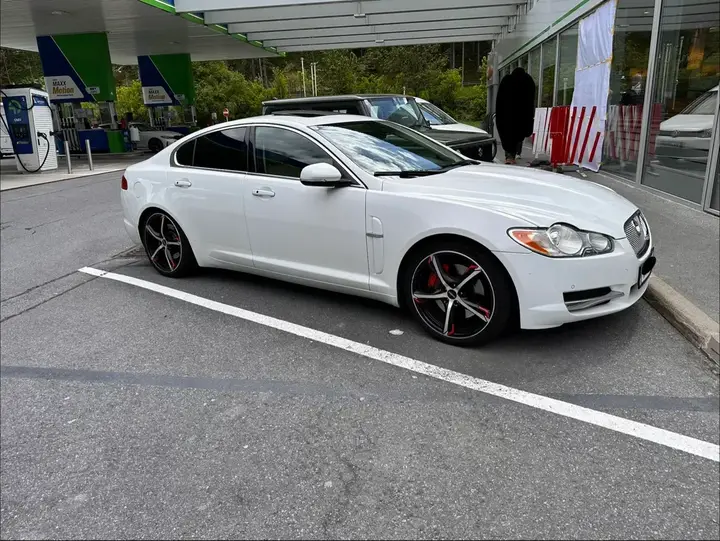 Jaguar Xf 2010 photo 2