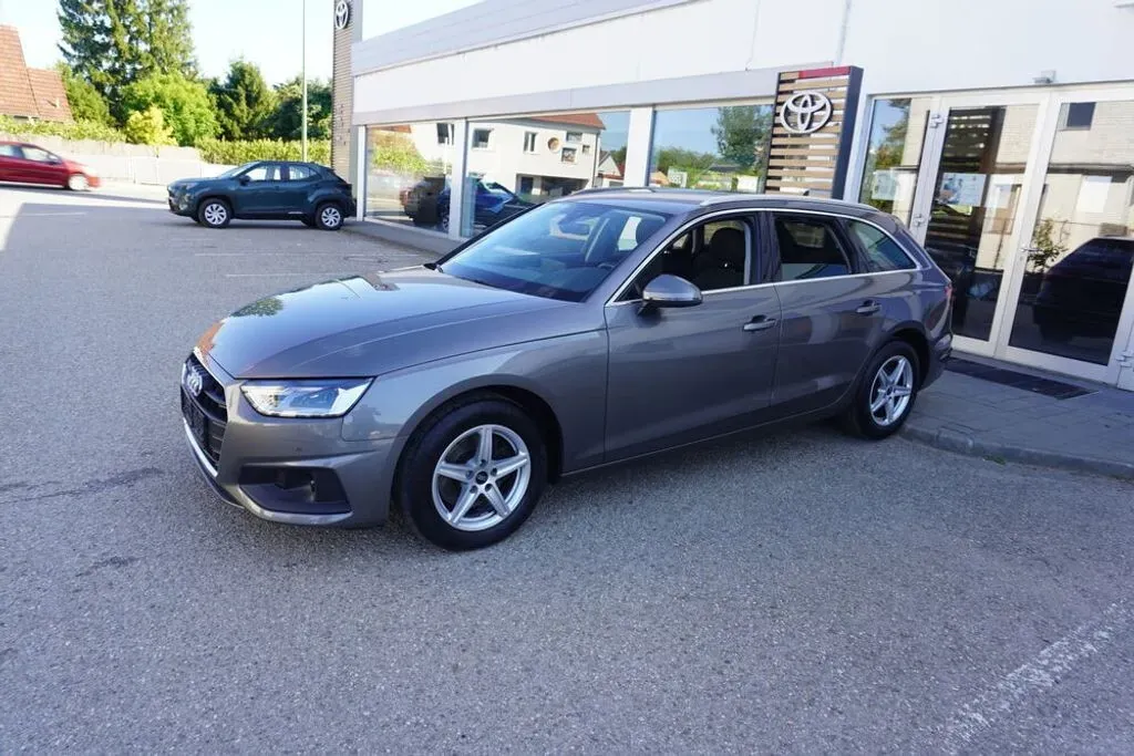 Audi A4 2021 photo 2