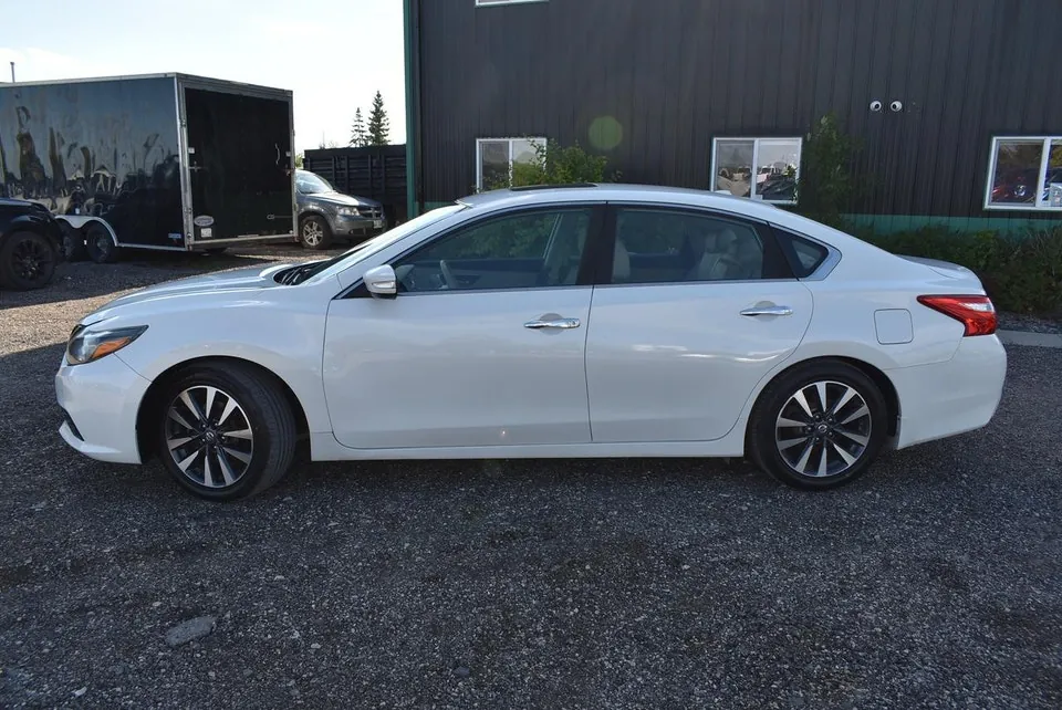 Nissan Altima 2017 photo 2