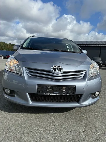 Toyota Verso 2012 photo 2