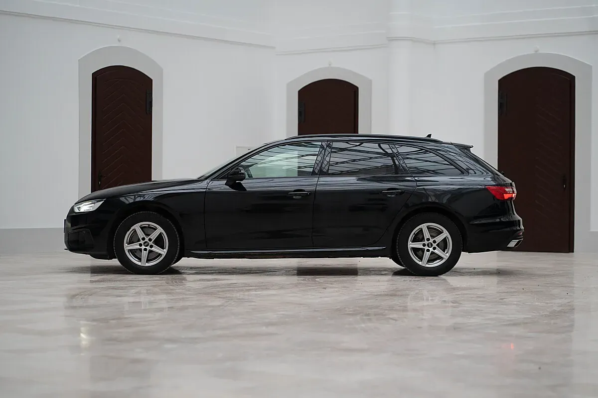 Audi A4 2022 photo 3