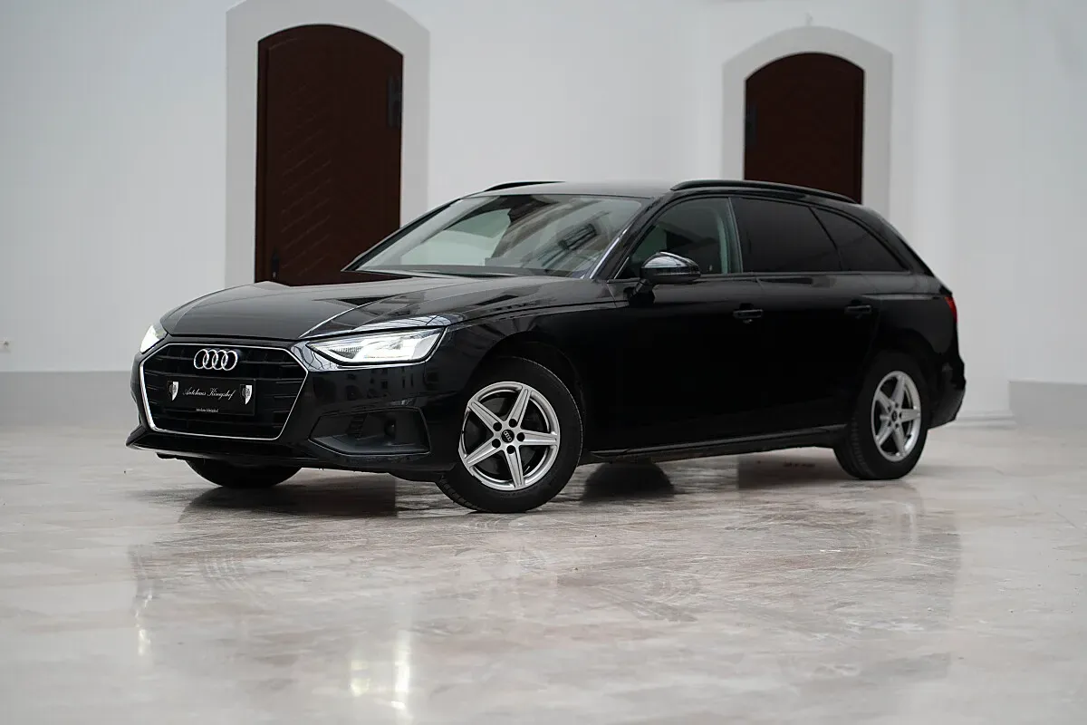Audi A4 2022 photo 2