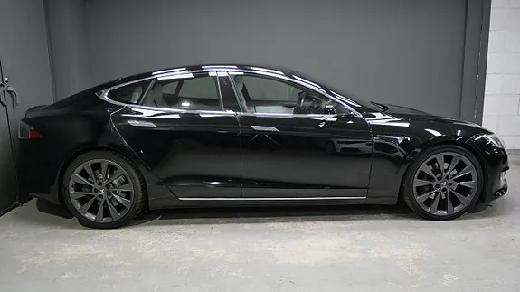 Tesla Model S 2020 photo 2