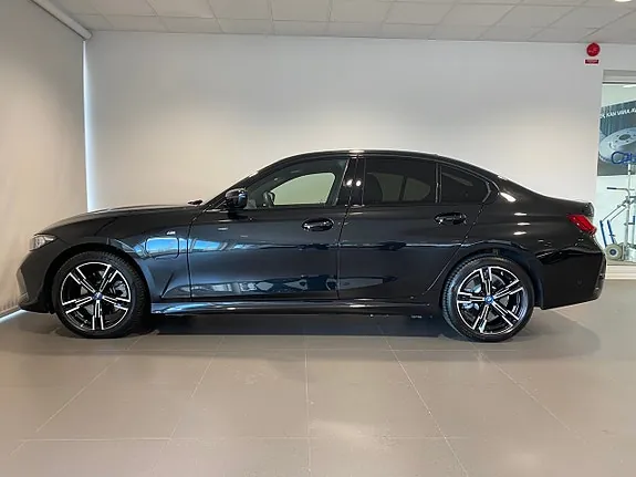 BMW 330E 2024 photo 2