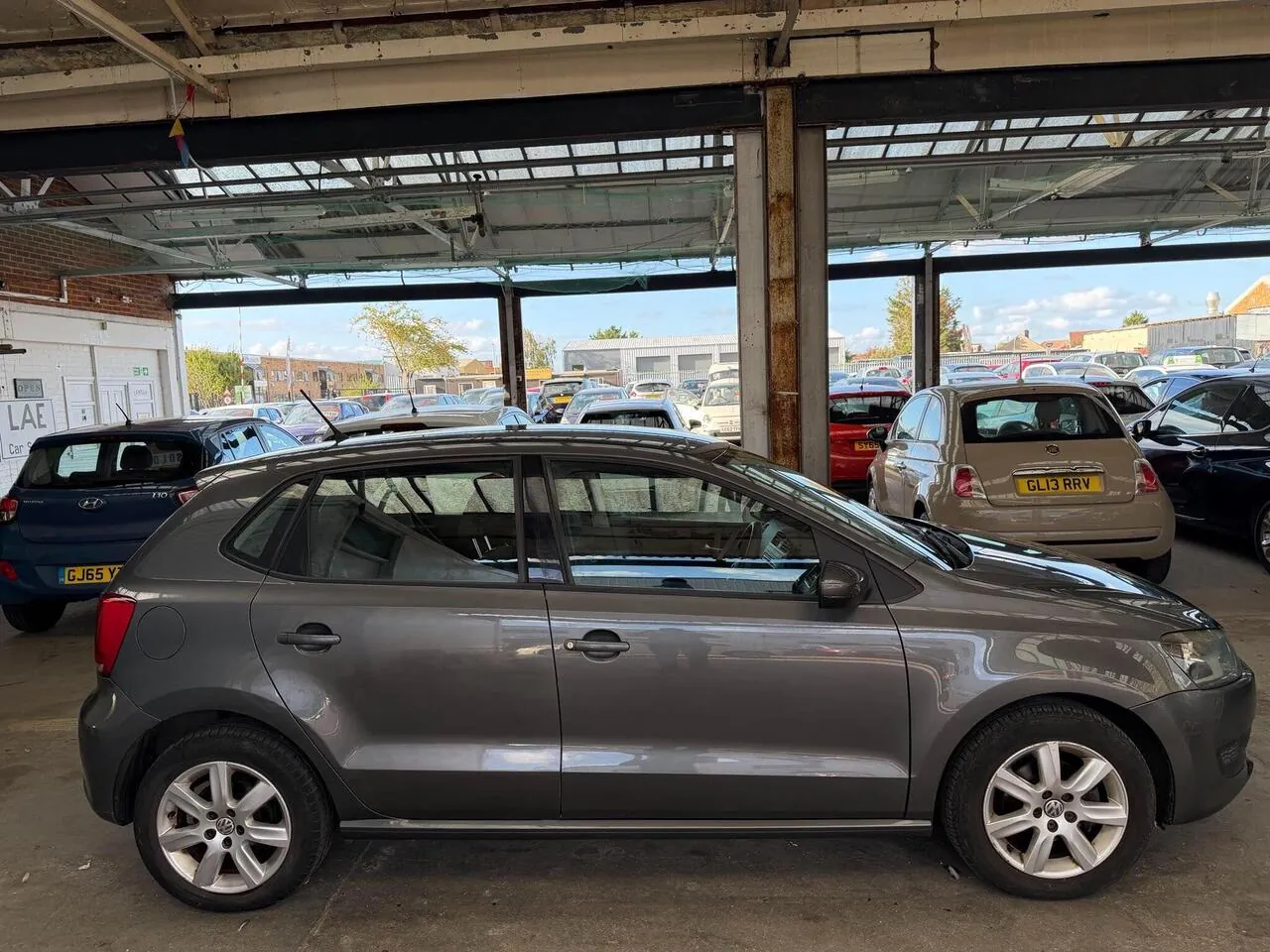 Volkswagen Polo 2010 photo 3