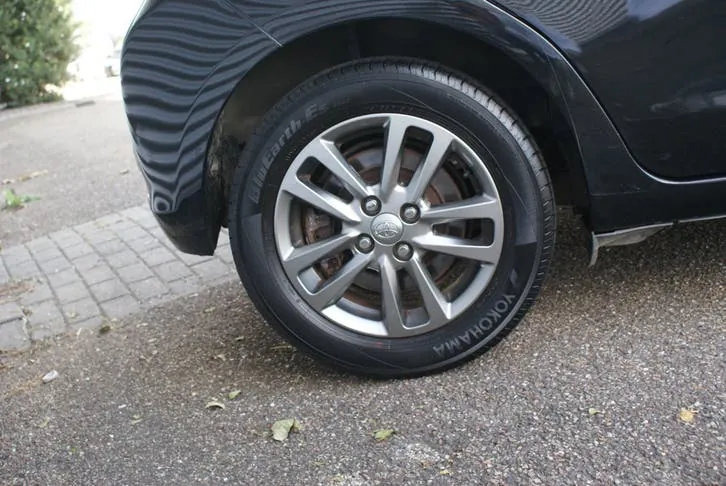 Toyota Yaris 2012 photo 2