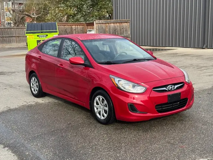 Hyundai Accent 2012 photo 2