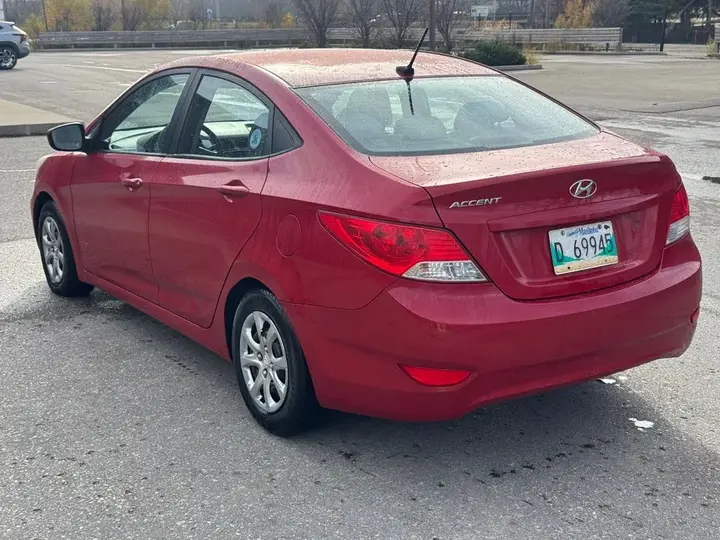 Hyundai Accent 2012 photo 4