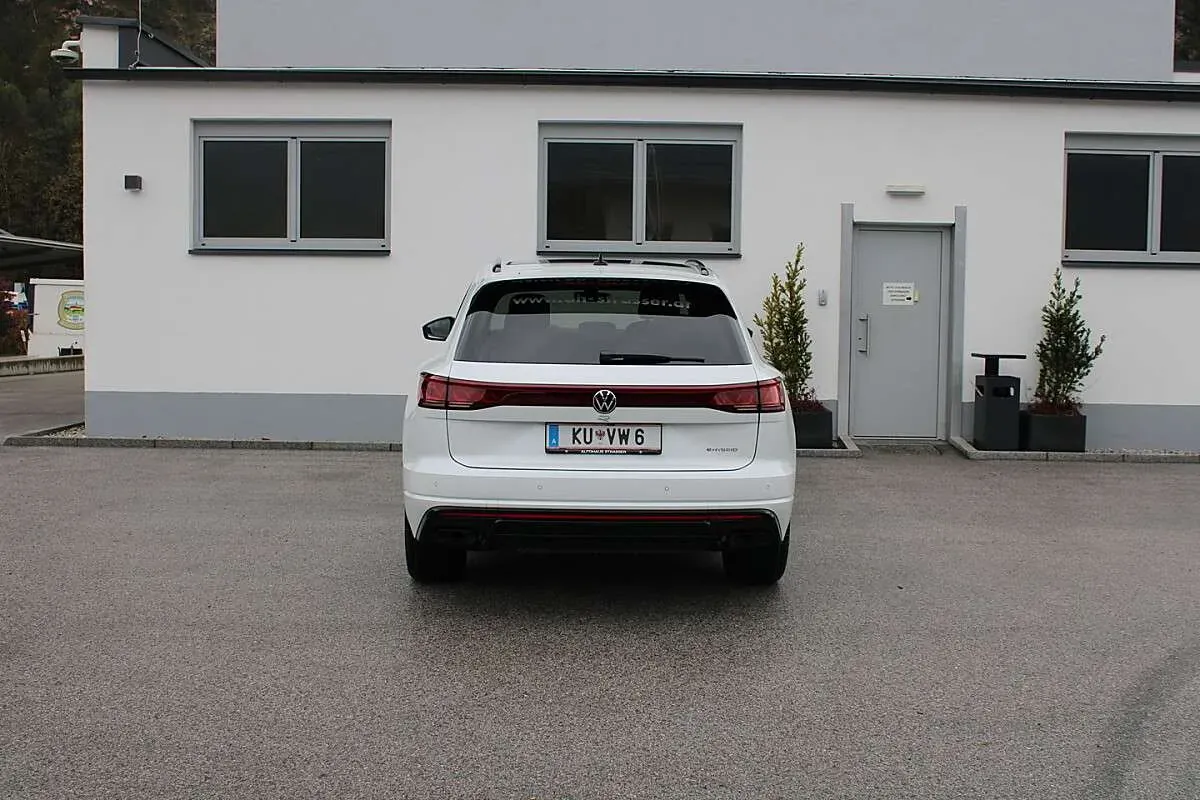 Volkswagen Touareg 2024 photo 3