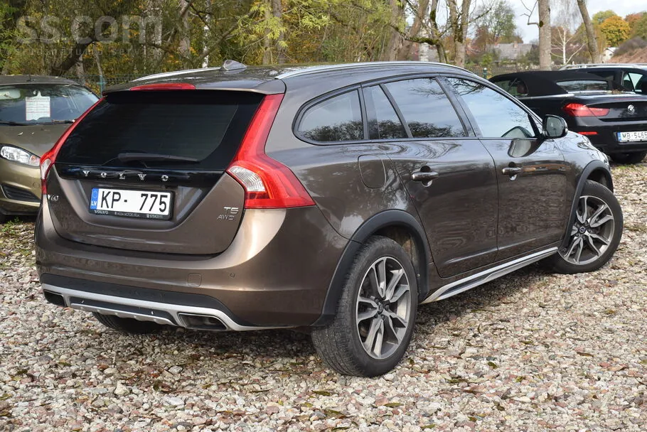 Volvo V60 2017 photo 2