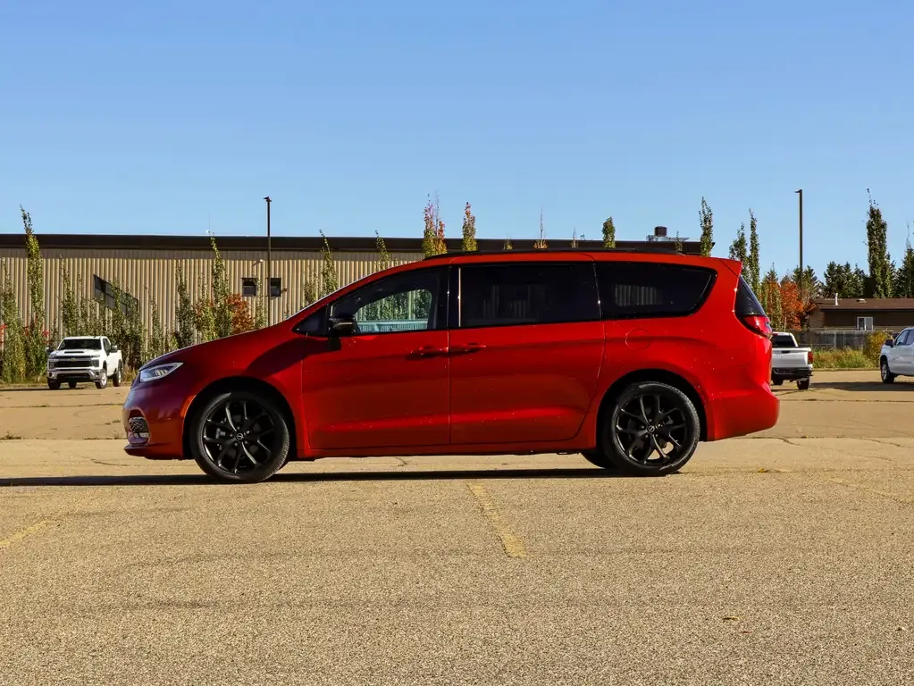 Chrysler Pacifica 2026 photo 5