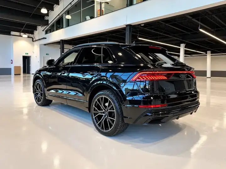 Audi Q8 2022 photo 2