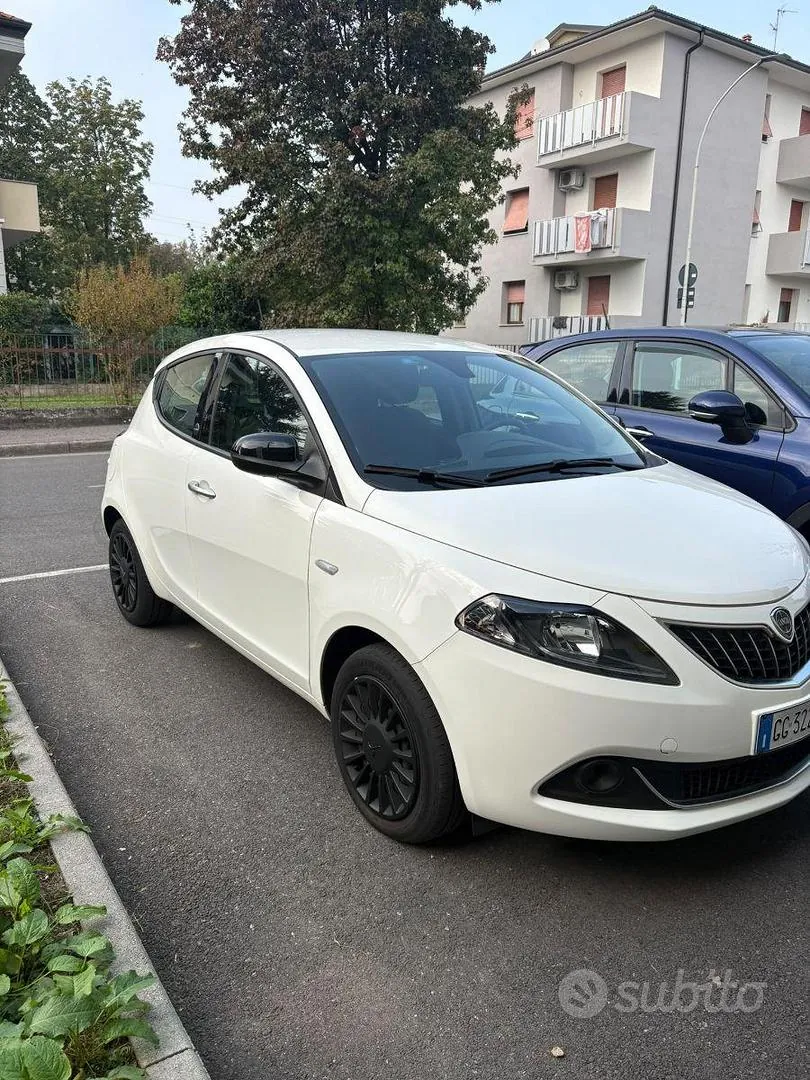 Lancia Ypsilon 2021 photo 2