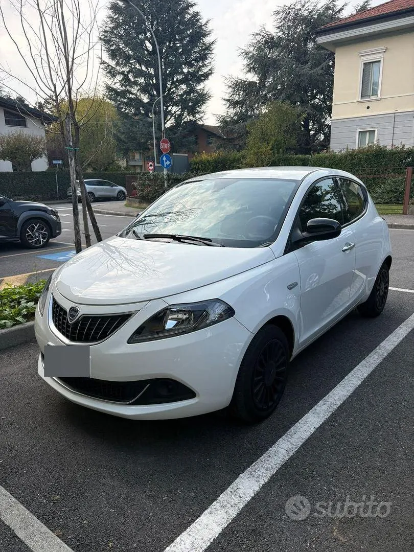 Lancia Ypsilon