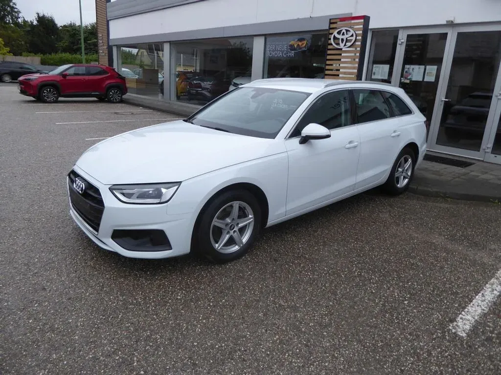 Audi A4 2021 photo 2