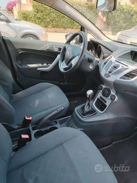 Ford Fiesta 2012 photo 4