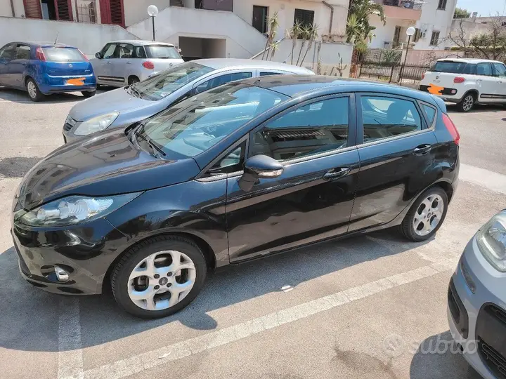 Ford Fiesta 2012 photo 2