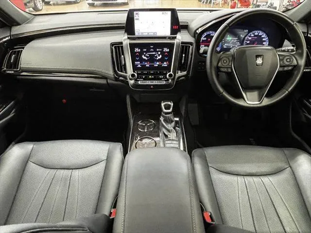 Toyota Crown Hybrid 2018 photo 3