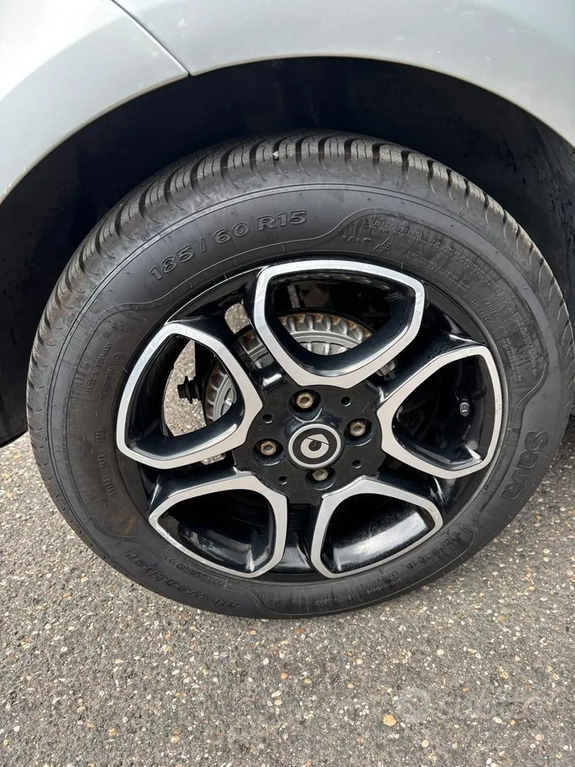 Smart Fortwo 2019 photo 2